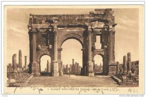 RUINES ROMAINES DE TIMGAD  ARC DE TRAJAN