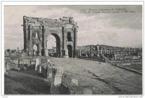 RUINES ROMAINES DE TIMGAD  ARC DE TRAJAN FACADE OUEST