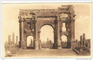 RUINES ROMAINES DE TIMGAD  ARC DE TRAJAN