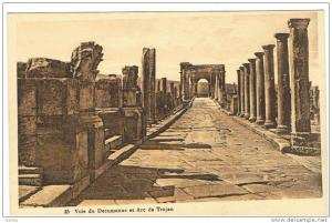 RUINES ROMAINES DE TIMGAD  VOIE DU DECAMANUS ET DE L´ARC DE TRAJAN
