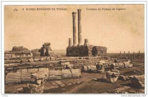 RUINES ROMAINES DE TIMGAD COLONNES DE PRONAOS DU CAPITOLE