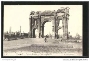CPA Timgad, Porte de Trojan et Place du Marché, Marktplatz und Trojanisches Tor freigelegt bei einer Ausgrabung