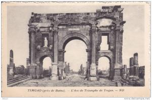 Algérie Timgad - Près de Batna, l´arc de triomphe de Trajan
