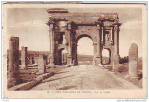 RUINES ROMAINES DE TIMGAD . ARC DE TRAJAN.