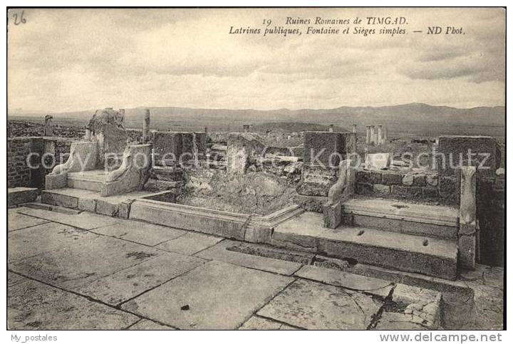 dg21022 Timgad Ruines Romaines Latrines publiques Fontaine et Sieges simples Kat