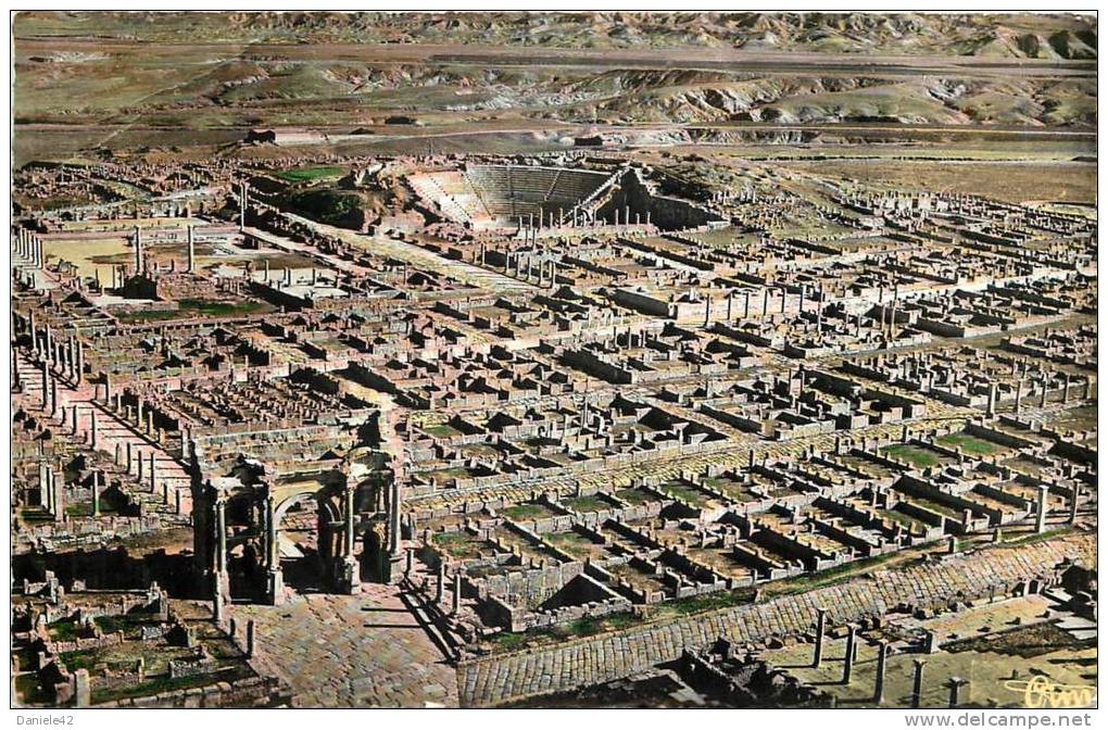 CPSM /  ALGERIE   -  TIMGAD - VUE GENERALE SUR LES RUINES ROMAINES