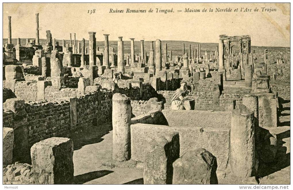 ruines romaines de timgad maison de la nereide et arc de trajan 138 ND phot carte animée