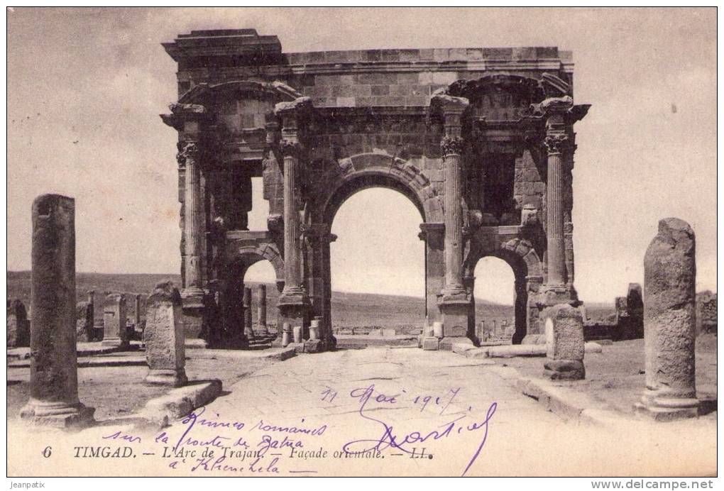 TIMGAD - L'arc de triomphe - façade orientale