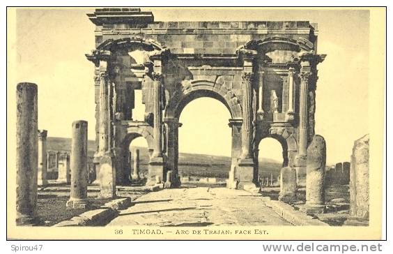 CPA TIMGAD - ARC DE TRAJAN - FACE EST