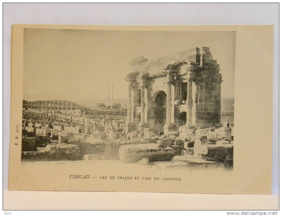 CPA précurseur - Algérie - TIMGAD - Arc de Trajan et voie du Capitole