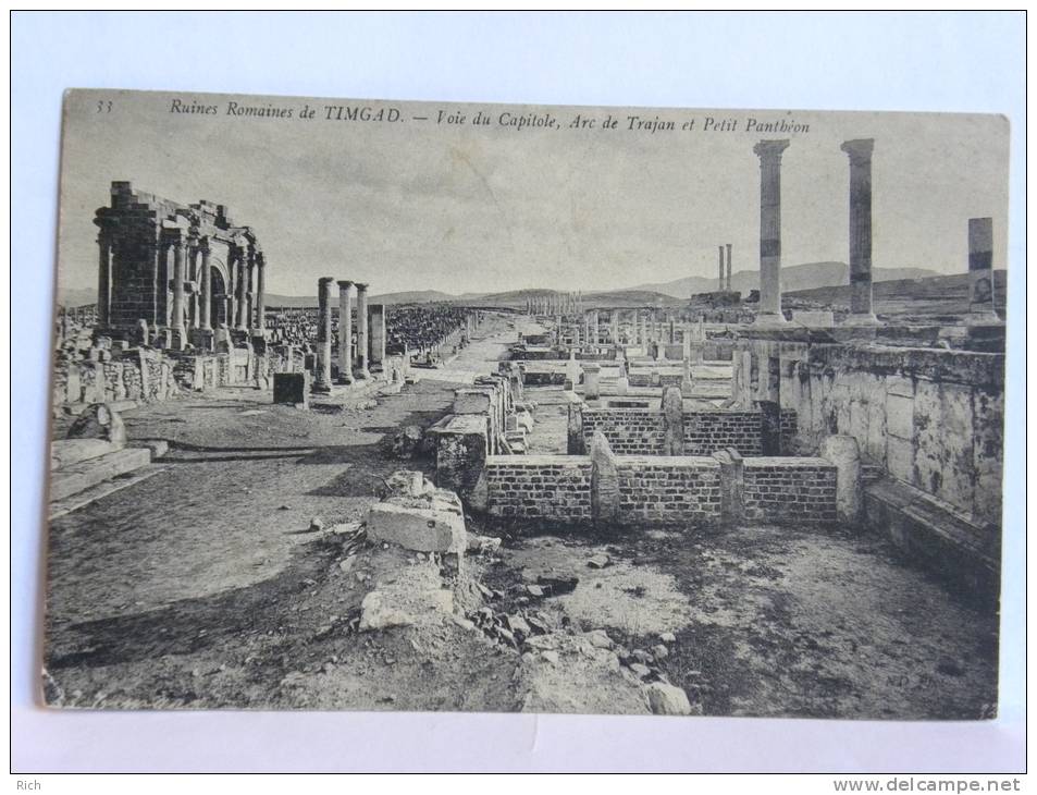 CPA Algérie - Ruines Romaines de Timgad - Voie du Capitole, Arc de Trajan et Petit Panthéon