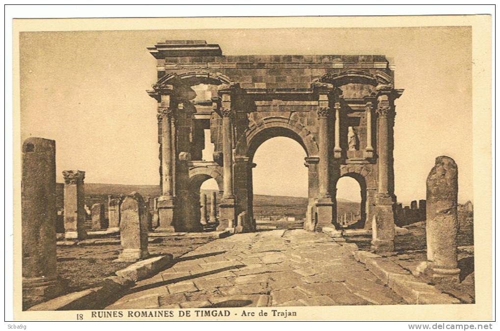 RUINES ROMAINES DE TIMGAD  ARC DE TRAJAN