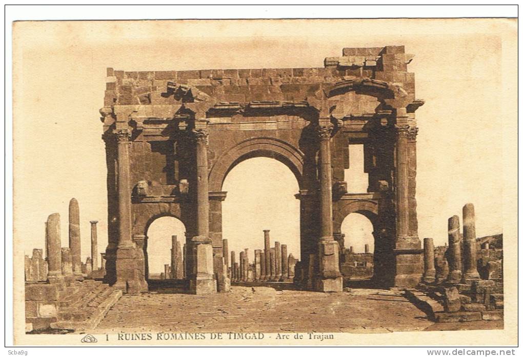 RUINES ROMAINES DE TIMGAD  ARC DE TRAJAN