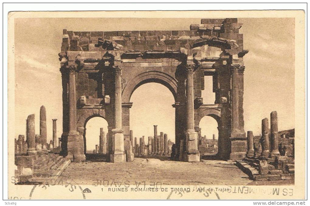 RUINES ROMAINES DE TIMGAD  ARC DE TRAJAN