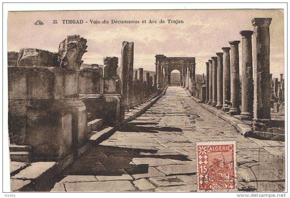 RUINES ROMAINES DE TIMGAD  VOIE DU DECAMANUS ET DE L´ARC DE TRAJAN