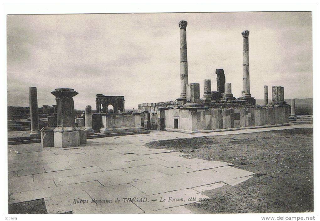 RUINES ROMAINES DE TIMGAD  LE FORUM  COTE OUEST