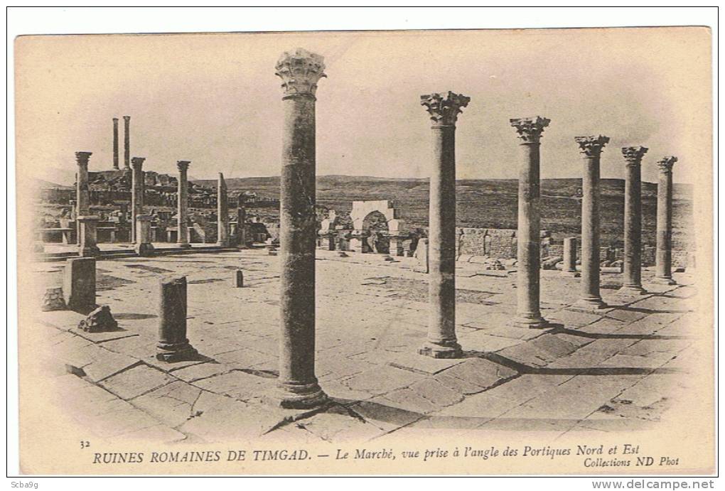 RUINES ROMAINES DE TIMGAD  LE MARCHE VUE PRISE A L'ANGLE DES PORTIQUES NORD ET EST
