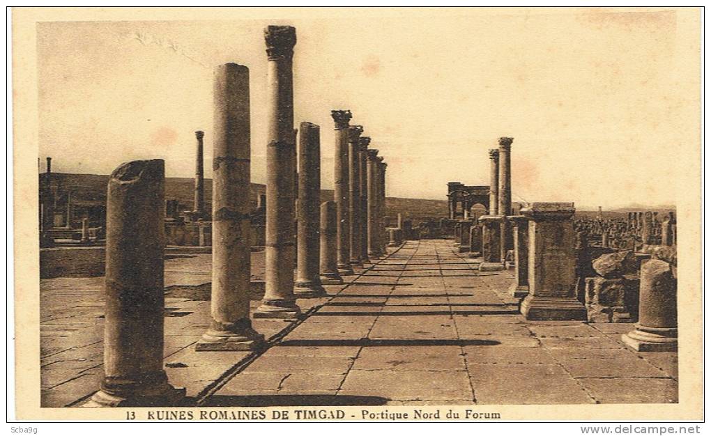 RUINES ROMAINES DE TIMGAD  PORTIQUE NORD DU FORUM