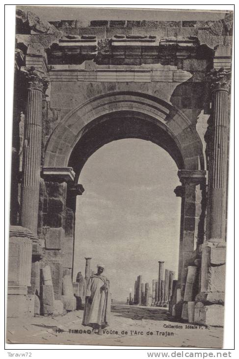 ALGERIE - TIMGAD / VOUTE DE L'ARC DE TRAJAN