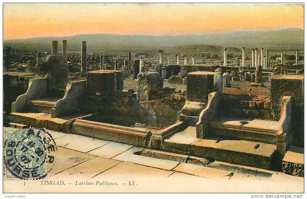 TIMGAD  Latrines Publiques. 2 Scans