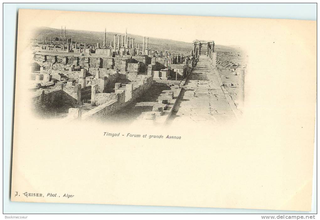 ALGERIE  TIMGAD   FORUM ET GRANDE AVENUE