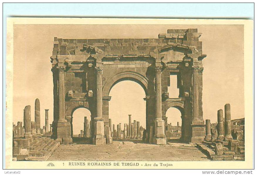 Ruines Romaines de TIMGAD / Arc de Trajan