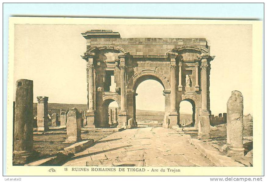 Ruines Romaines de TIMGAD / Arc de Trajan