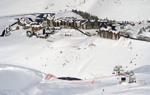 Planète - Les Pyrénées accueillent pour la première fois des skieurs en juin