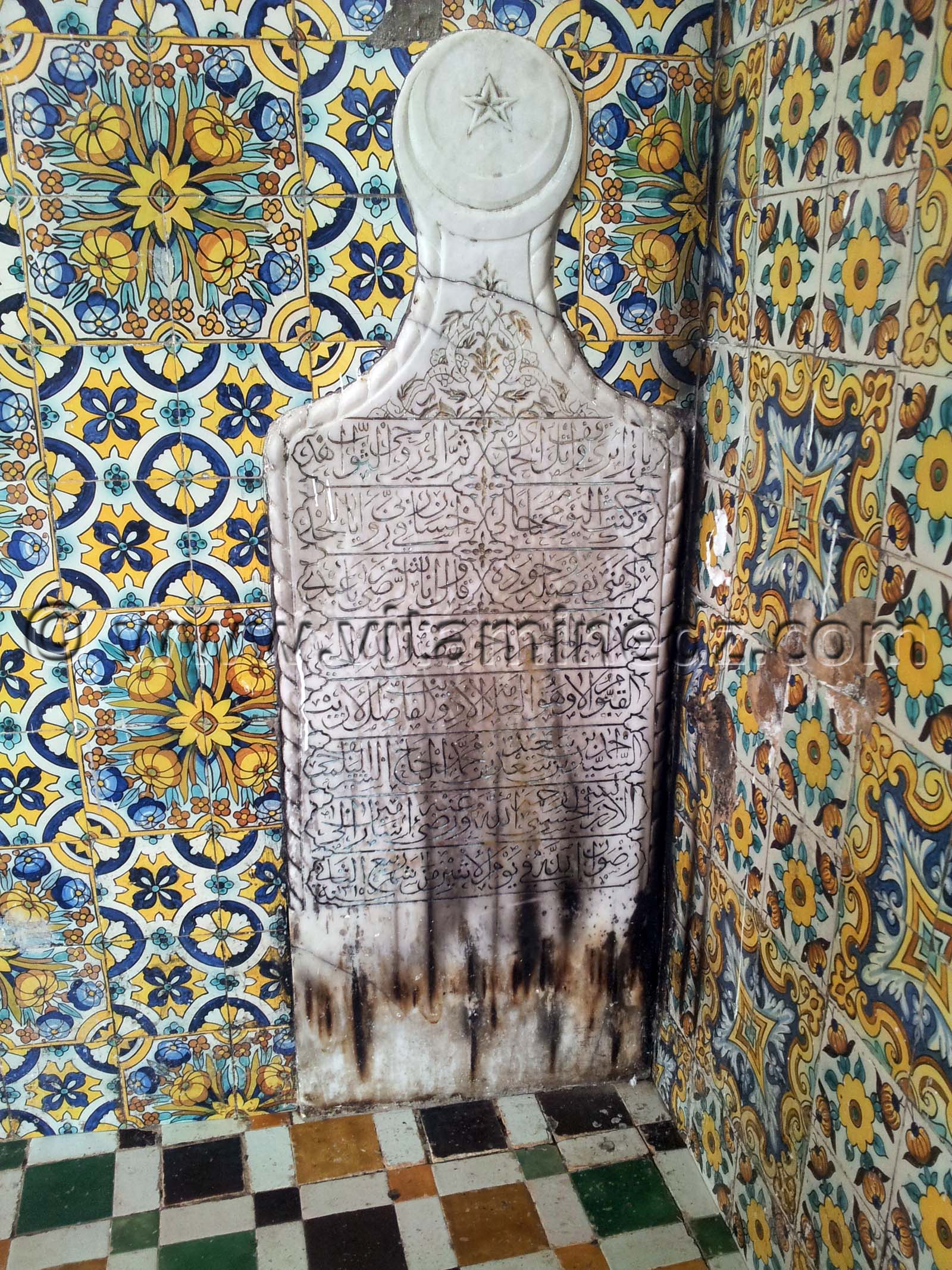 Pierre tombale au Darih de Sidi Boumediene, Tlemcen