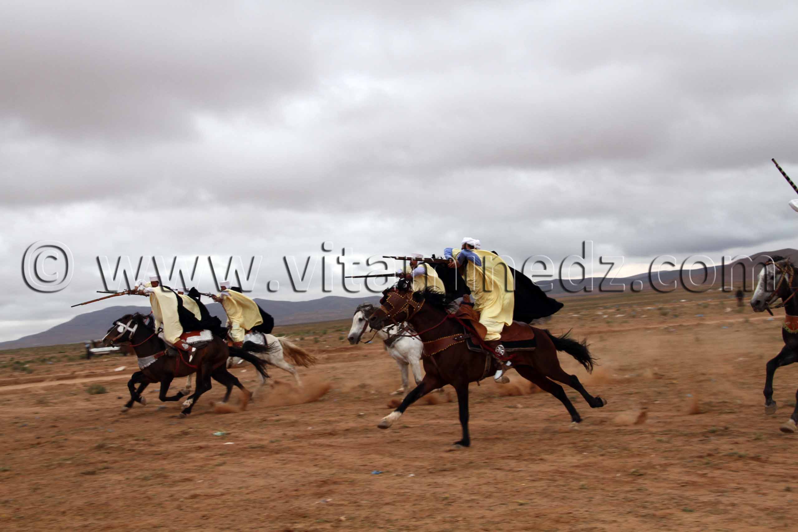 Fantasia Tlemcen  Waada de Magoura, commune d'El Bouihi, et course hippique organisée en parallèle