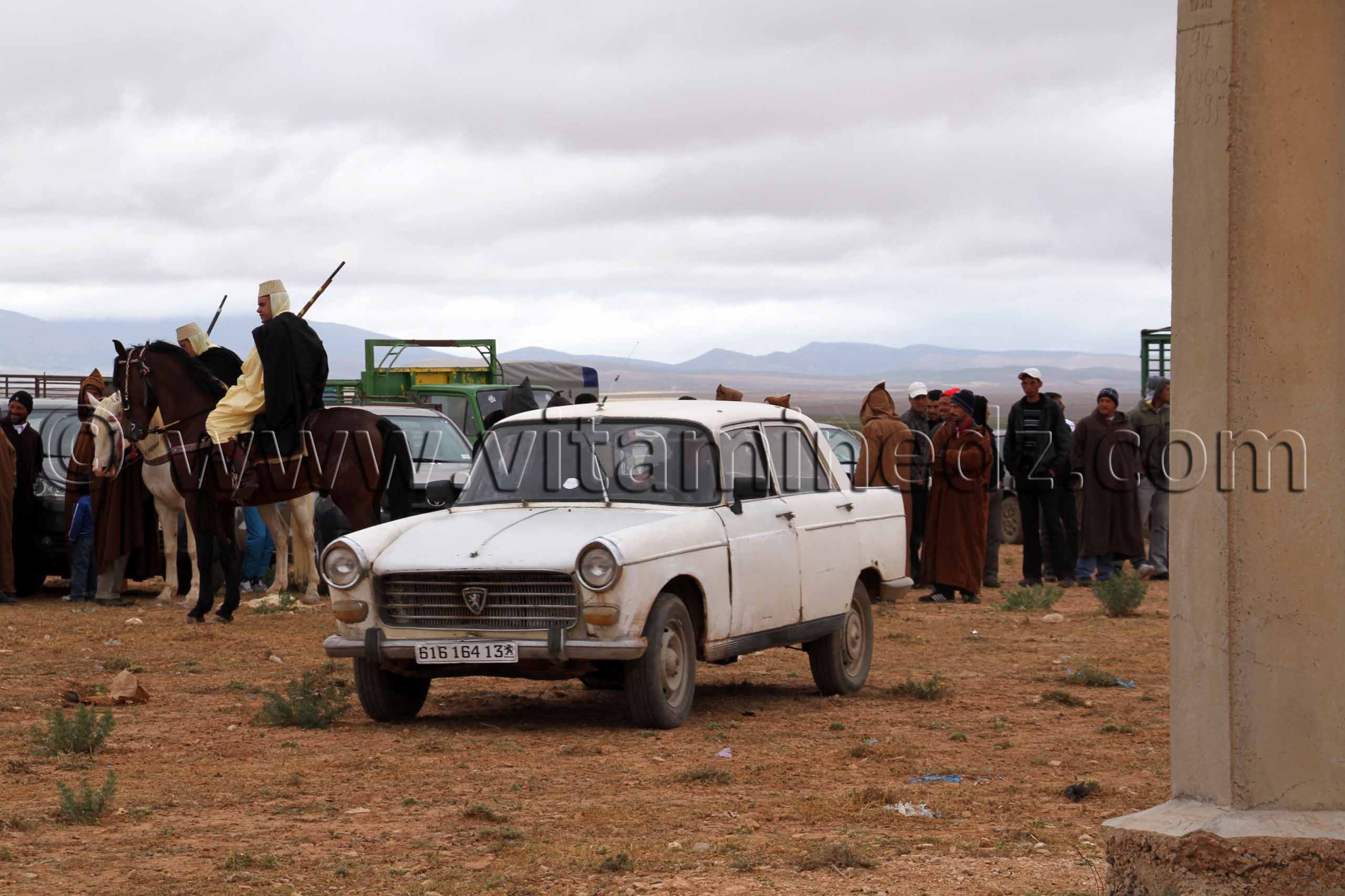 Peugeot 404 faisant presque partie du patrimoine culturel algerien