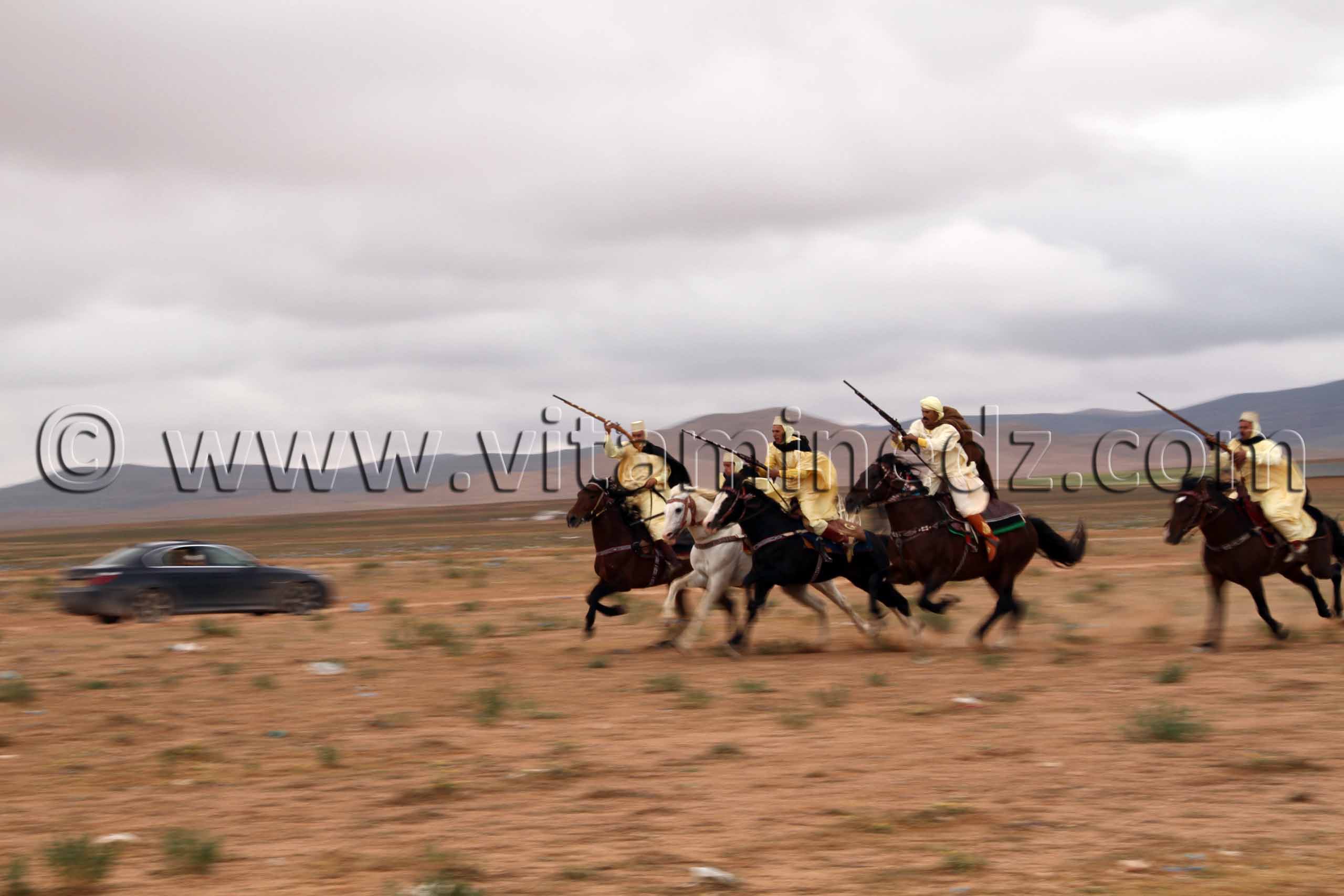 Fantasia Tlemcen Waada de Magoura, commune d'El Bouihi, et course hippique organisée en parallèle