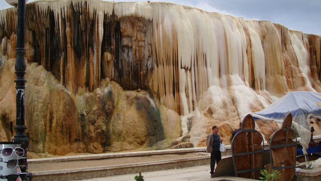 Les draperies de Hammam Maskhoutine.