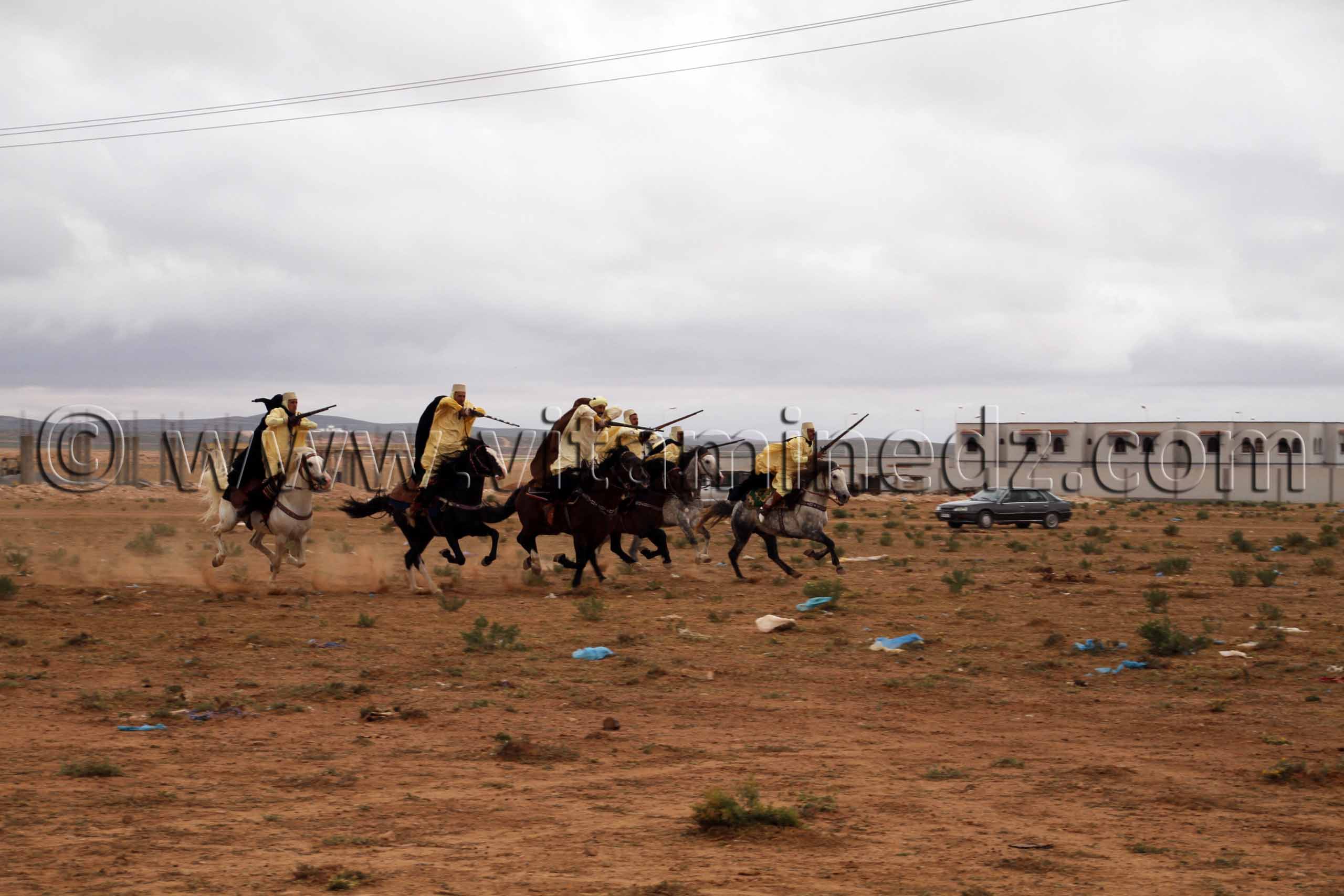Fantasia  Waada de Magoura, commune d'El Bouihi, et course hippique organisée en parallèle