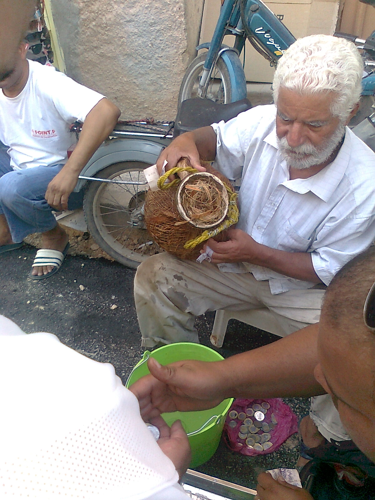 Le  jus de palmier  ( lagmi )!