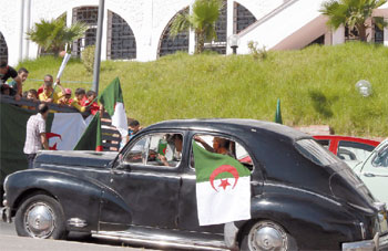 Exposition automobile à Bejaia: Des véhicules anciens au service de l’humanitaire