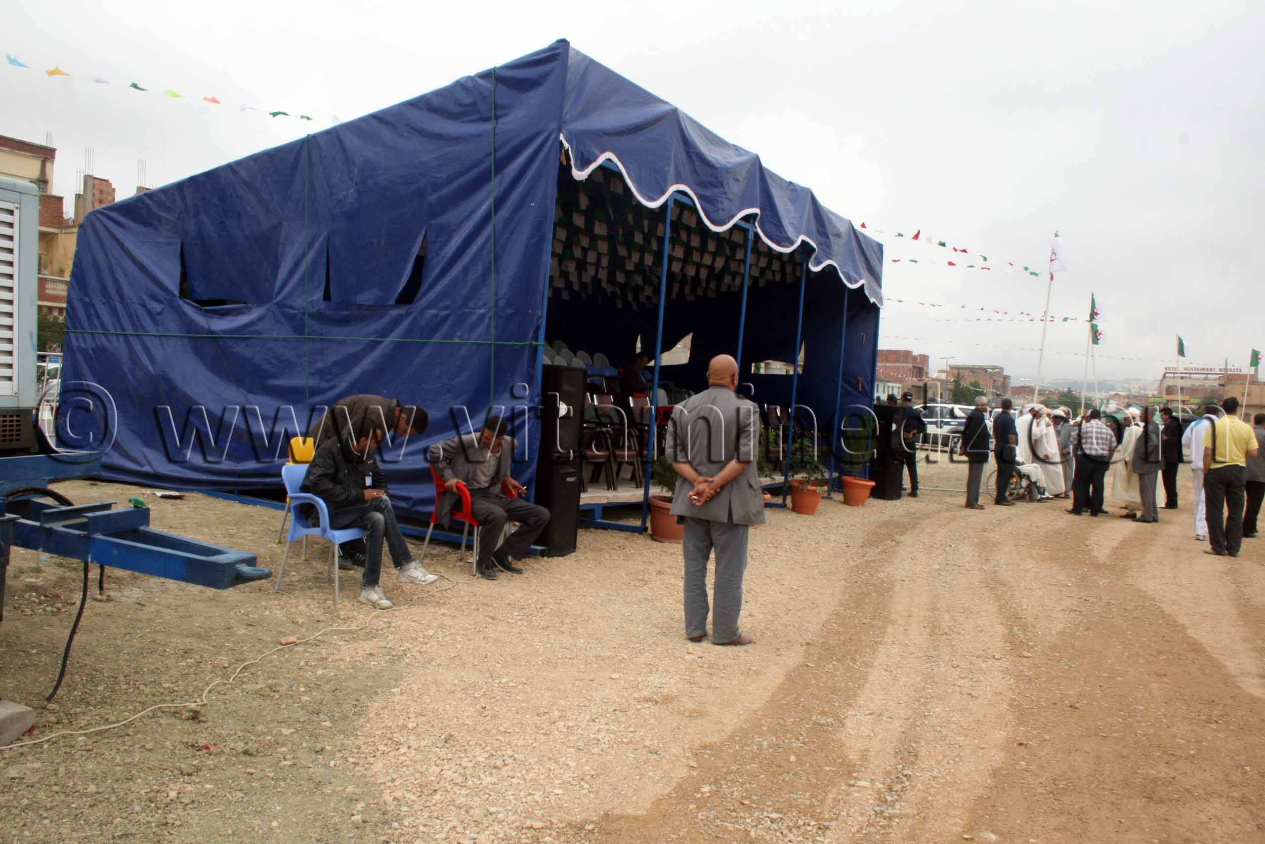 Tribune Salon du Cheval de Tiaret (8ème édition - Juin 2013) - Fantasia, fête populaire.
