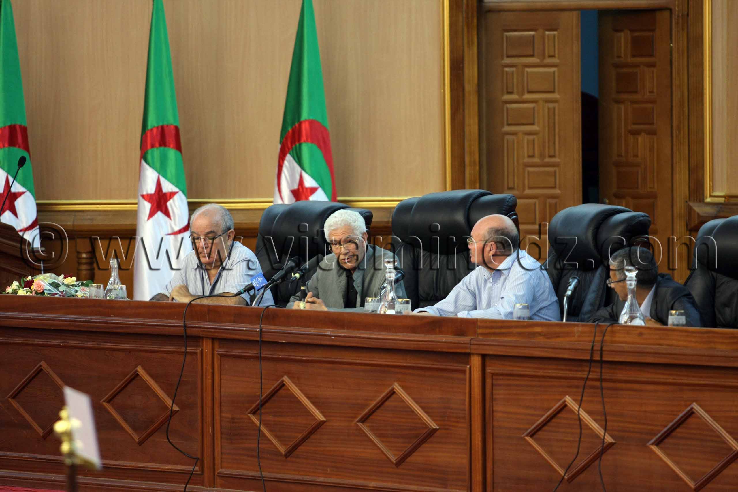 Mohamed Harbi (au milieu) au Colloque international Messali Hadj organisé par l'ECOLYMET (Juillet 2011)