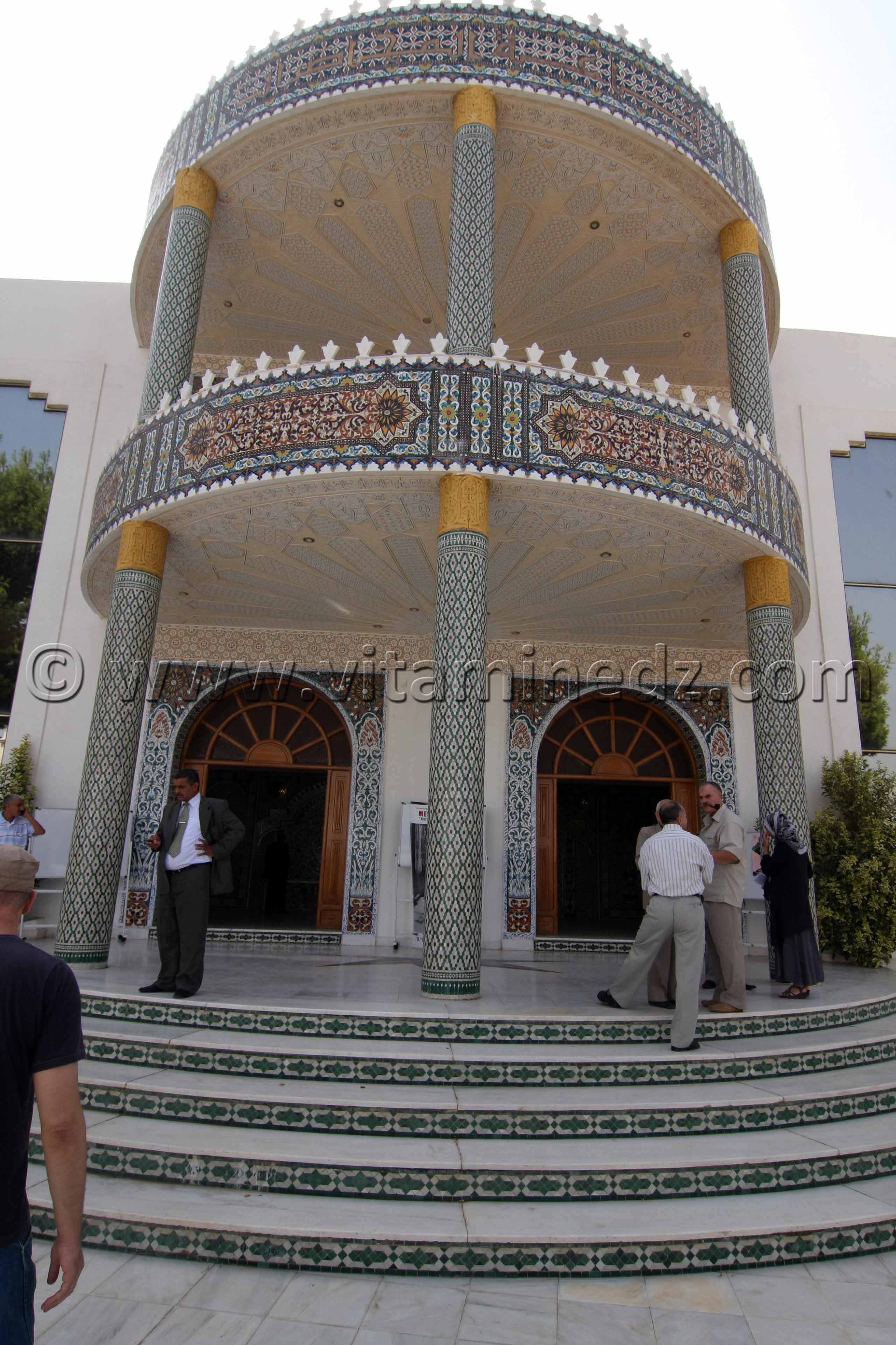 Auditorium Faculté de Médecine de Tlemcen - Messali Hadj  Colloque international organisé par l'ECOLYMET (Septembre 2011)