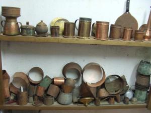 Ensemble composition de dinanderie