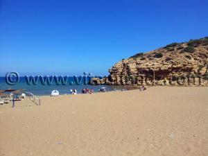 La plage de Sidi Djelloul, l’ancienne Camerata ou Fons Camerata a abrité un port au temps des Romains comme en témoignent des vestiges conservées au musée d’Oran.