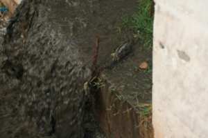 صور بدون تعليق لقنوات صرف المياه القذرة في مدينة سبدوُ