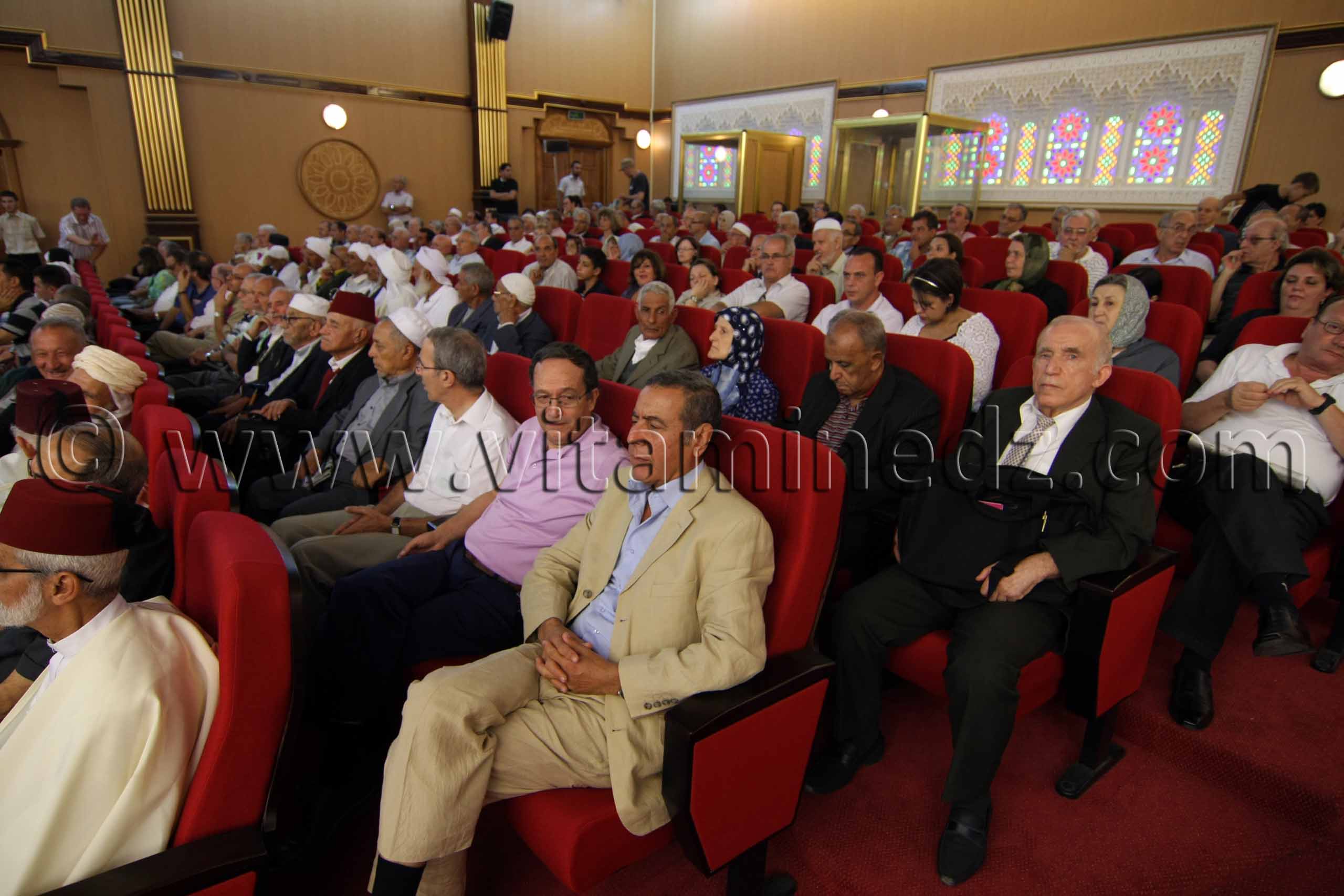 Les chaussures de Messali sont trop grandes pour les nouveaux militants du PPA  Djanina Benkalfat Messali. Fille de Messali Hadj Chahredine Berriah Publié dans El Watan le 16 - 09 - 2011