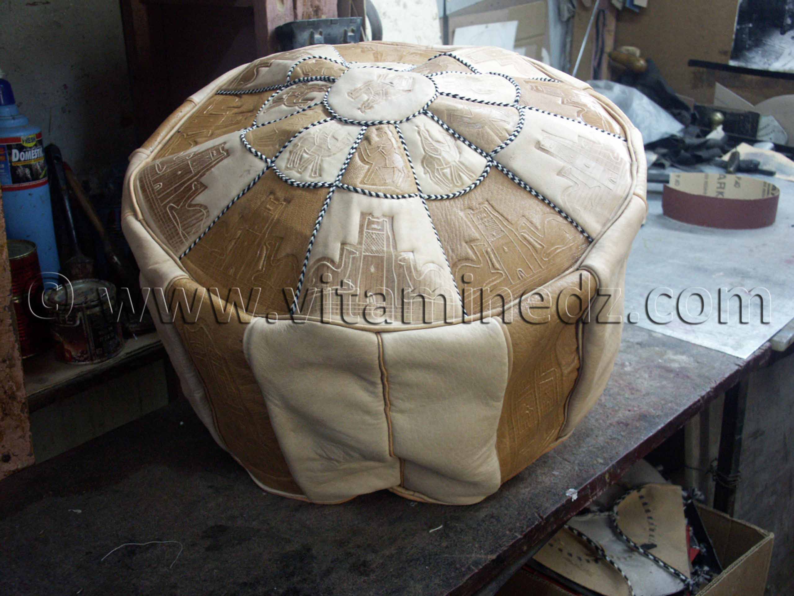 Pouf coussin de sol, maroquinerie de Tlemcen