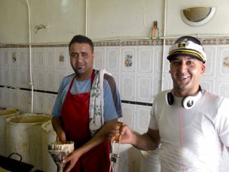 Boufarik - Fabriquant de Zlabia depuis… un siècle! Une famille en… miel