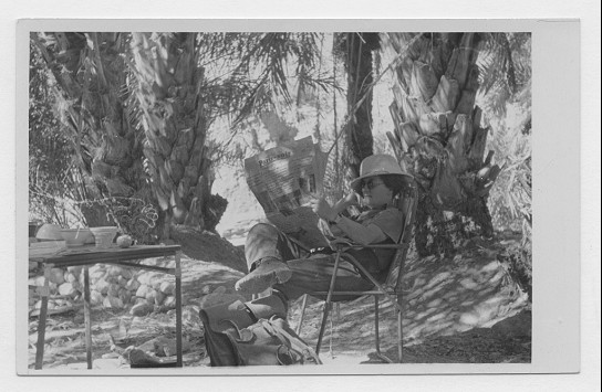 G.T. [Germaine Tillion ]dans une palmeraie a Rhanime !