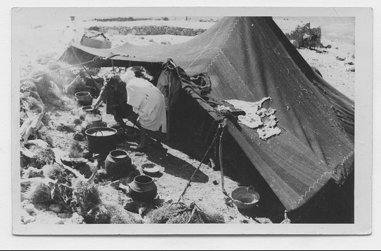 Titre d'origine : La tente-cuisine montée à l'occasion du repas cérémoniel donné à l'occasion de la fête des msamda