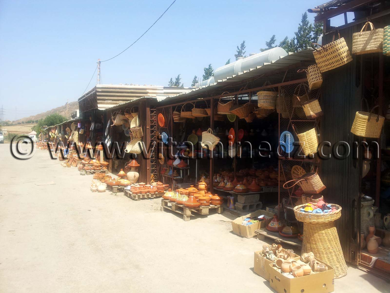 Artisanat marocain, algerien, tunisien sur la route Tlemcen - Oran à l'Emir Abdelkader (Platrière) Wilaya de Ain Temouchent