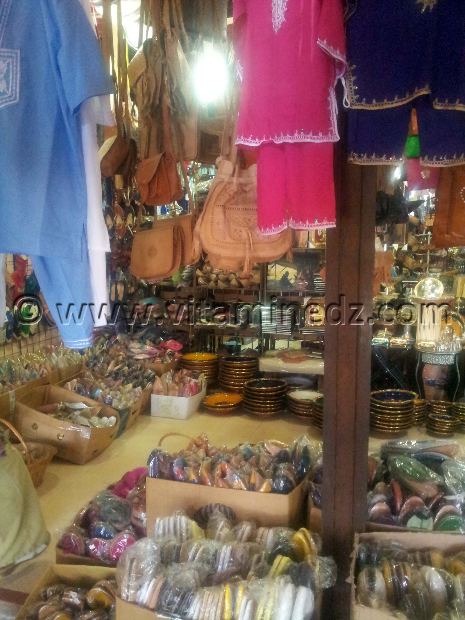 Tenues et babouches marocaines, tunisiennes algériennes