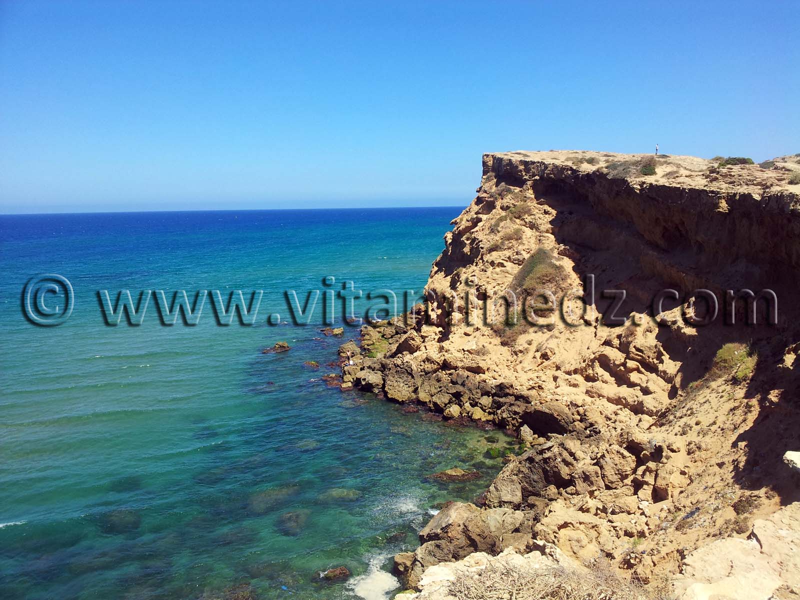 Falaises près de la plage Ennedjma, wilaya Ain Temouchent